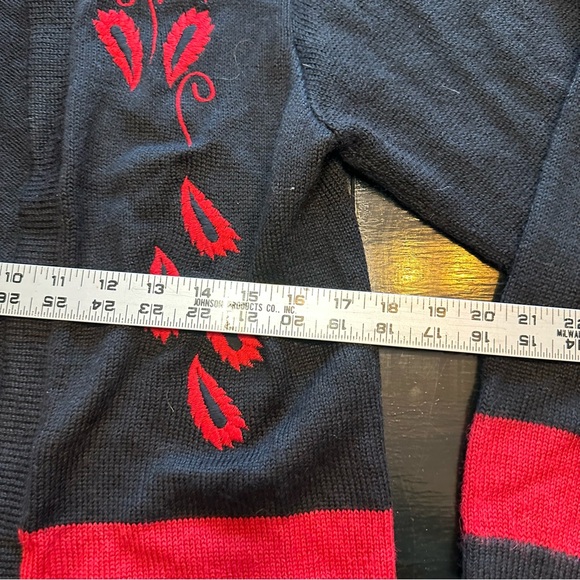 Vintage Alpaca Style Small Blue and Red Knit Cardigan Made In Bolivia 90s y2k - Picture 4 of 7